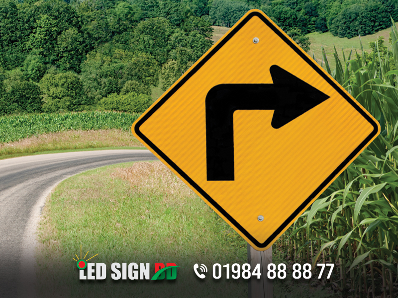 Metal Road Direction Arrow Sign, Traffic Controls Products, Sign Or Road Side Tree,