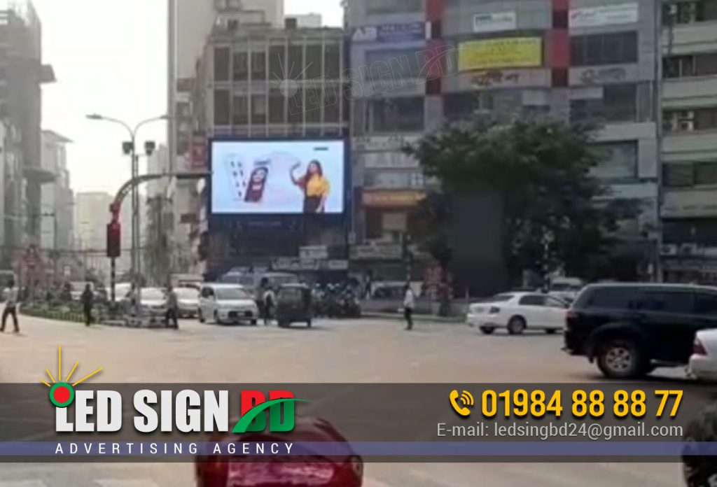 Advantage of road and Highway billboard Signboard