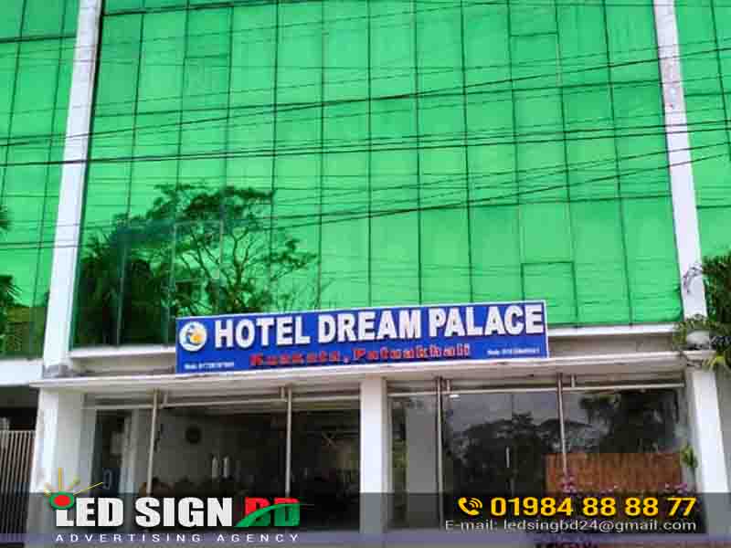 Nameplate for Hotel Dream Place